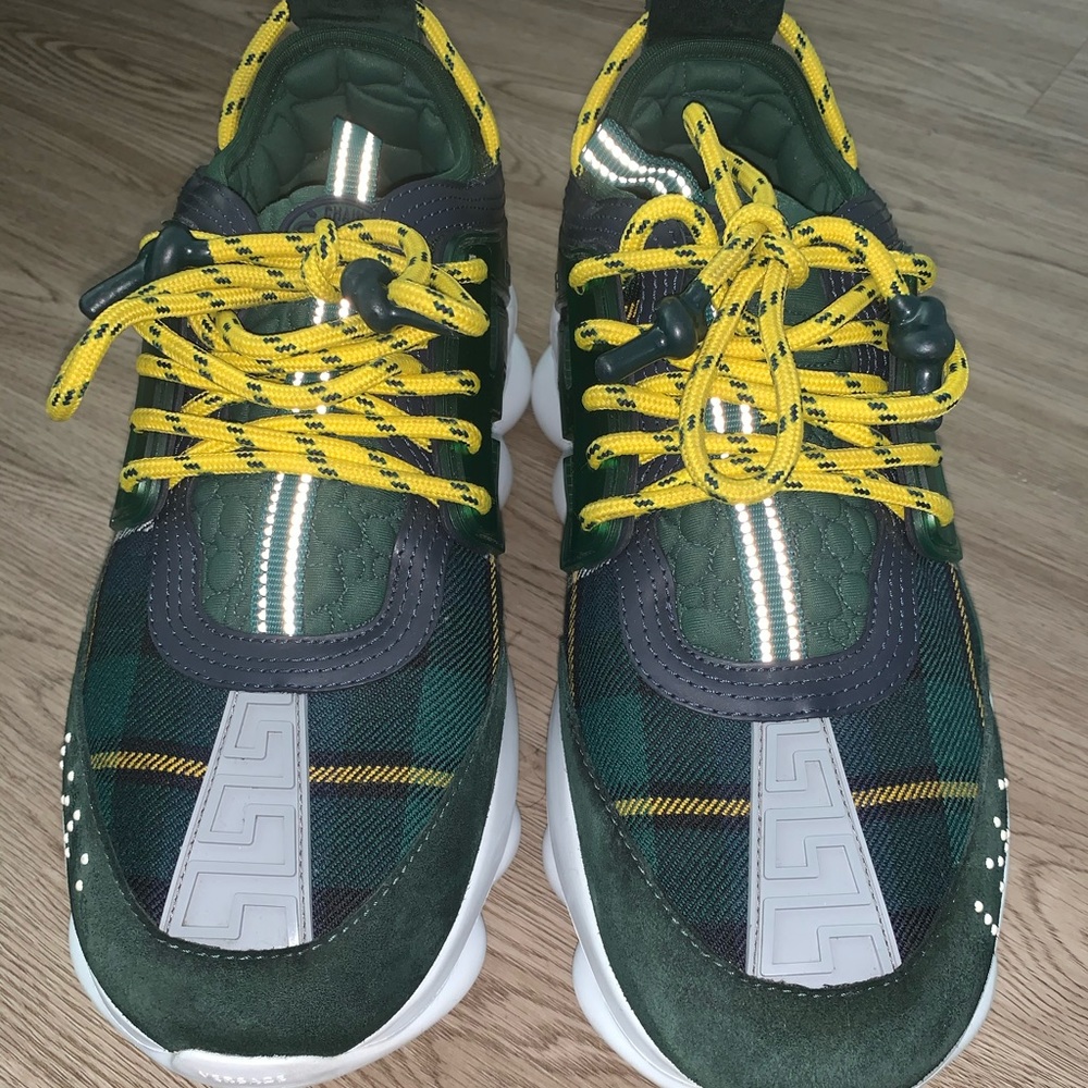 Versace chain reaction